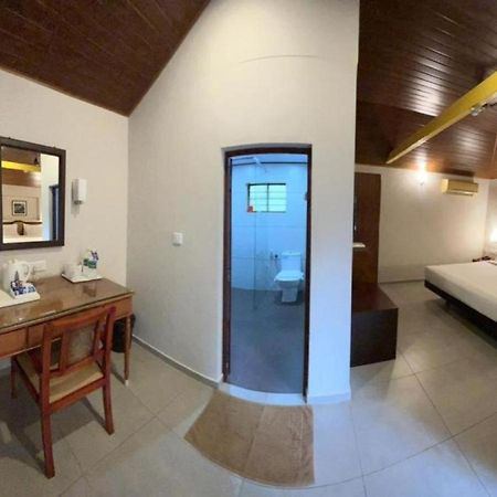 Abad Harmonia Ayurvedic Beach Resort Ковалам Экстерьер фото