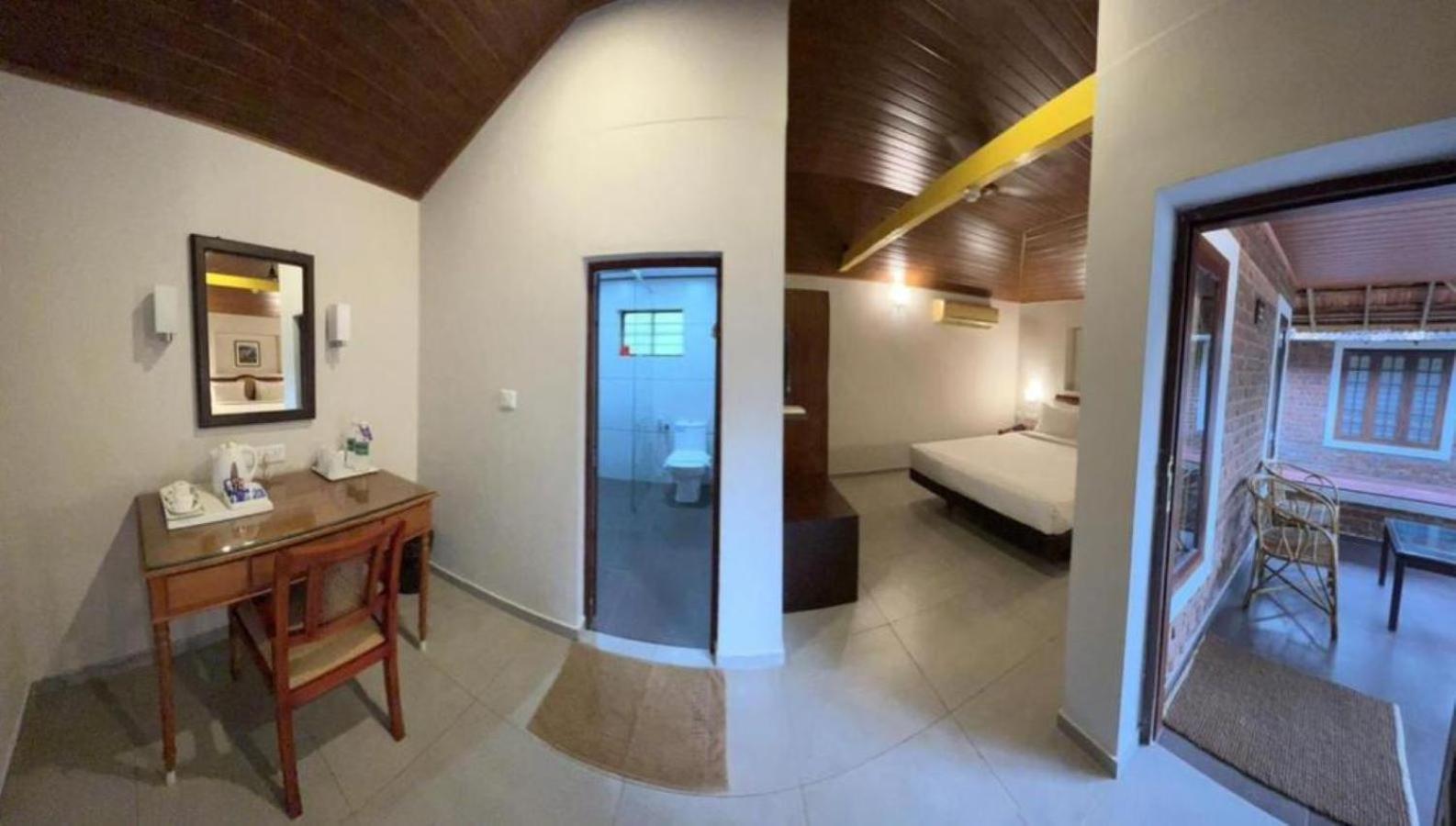 Abad Harmonia Ayurvedic Beach Resort Ковалам Экстерьер фото