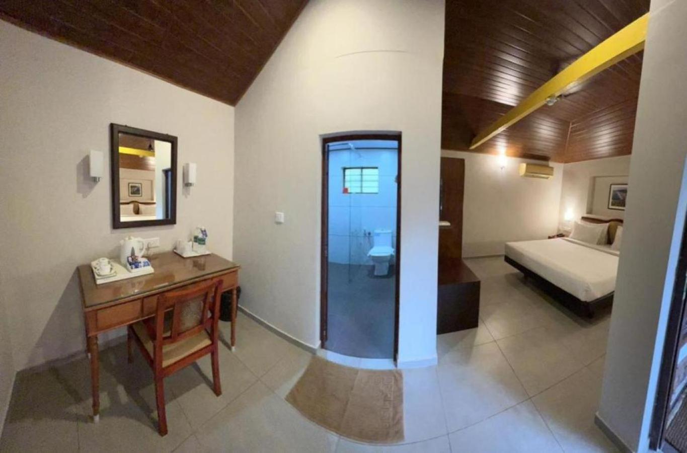 Abad Harmonia Ayurvedic Beach Resort Ковалам Экстерьер фото
