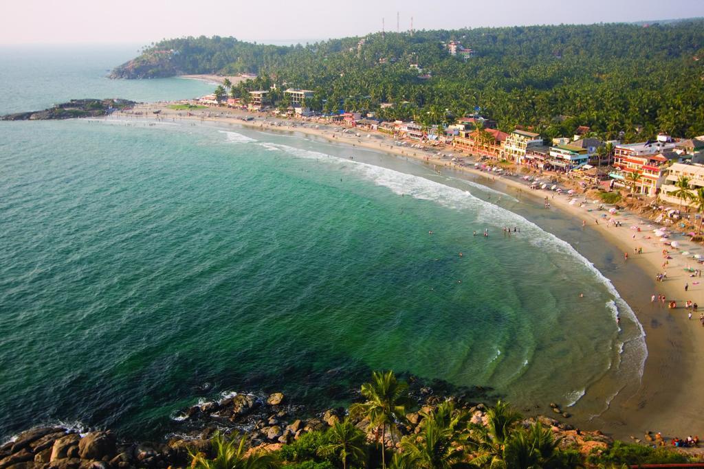 Abad Harmonia Ayurvedic Beach Resort Ковалам Экстерьер фото