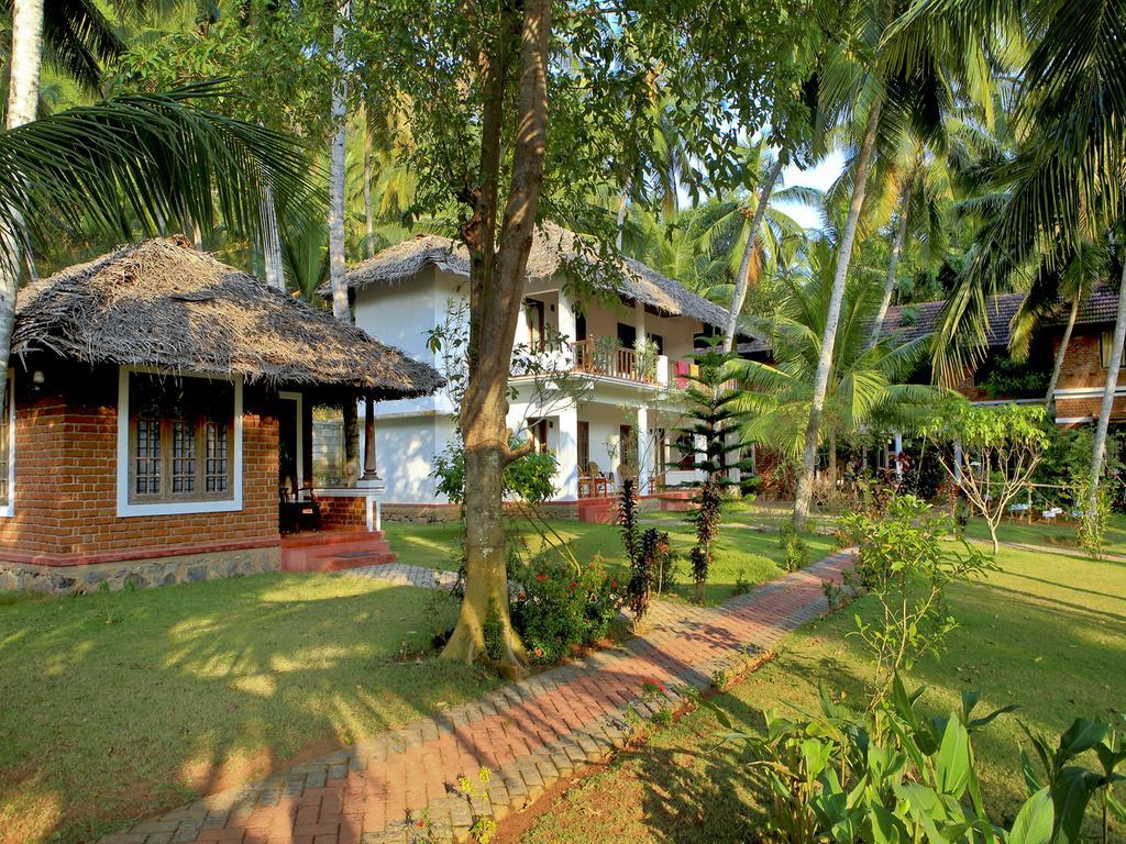 Abad Harmonia Ayurvedic Beach Resort Ковалам Экстерьер фото